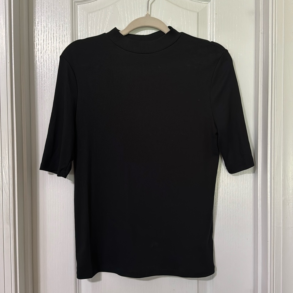 Half sleeve/High neck/Ribbed